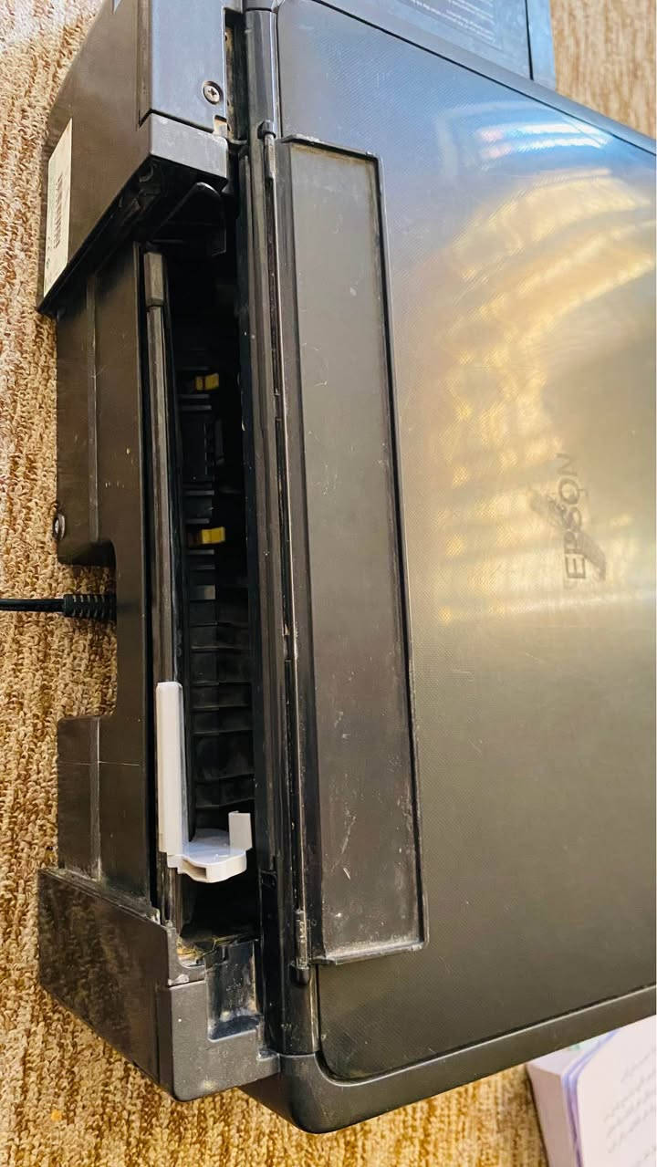 طابعة ايبسون 
شغالة اذ اتصلت بالكهرب  بس يظهر بيها الوميض الواضح بالصورة وما تطبع 
نظافته جيده 
منفذ الكمبيوتر  شغال 
به مجال شي قليل موصل, نينوى


**إذا كنت صاحب هذا الإعلان وتريد حذفه لأي سبب، رجاءا أرسل رسالة إلى الدعم الفني**