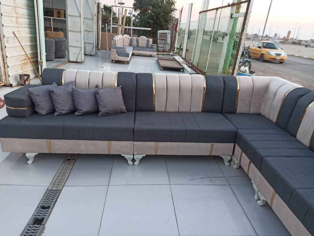 ديوانين نفس اللون يشغل استقبال 6في4 متوفر اكثر من موديل أشتغل ع المتر العنوان الفرع الاول العزه القديمه قرب التارتان ع الدجيلي. الفرع الثاني العزه الجديده شارع مستوصف الشفاء مقابل حلاقة العراب للأستفسار *********** واتساب دهل اوران, واسط
