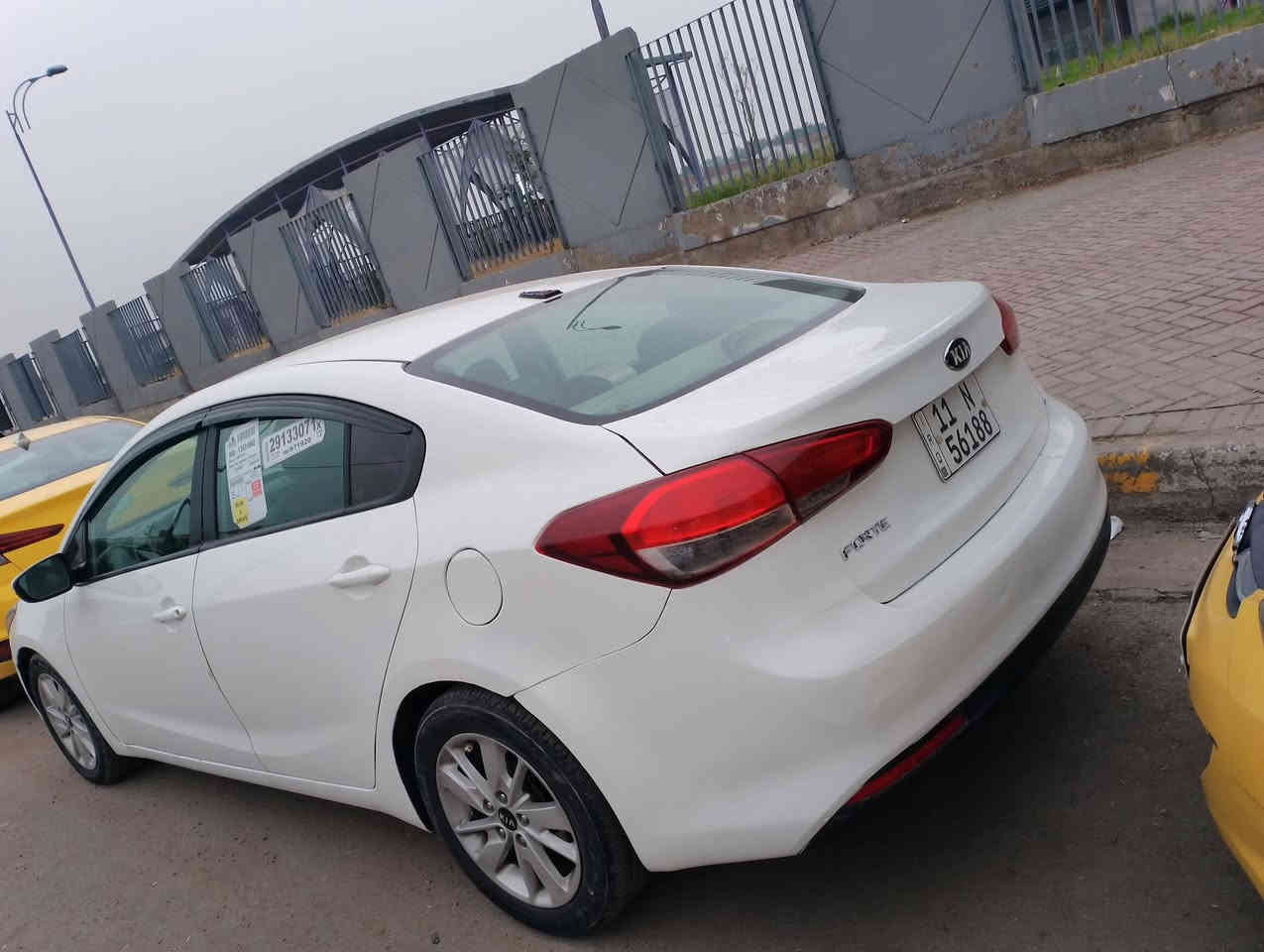 السلام عليكم فورتي مديل 18جاملغ خلفي وباب وره السائق بنيد مبدل السعر 116العنوان بغداد الحبيبيه قرب ساحة الحمزه ت ***********
