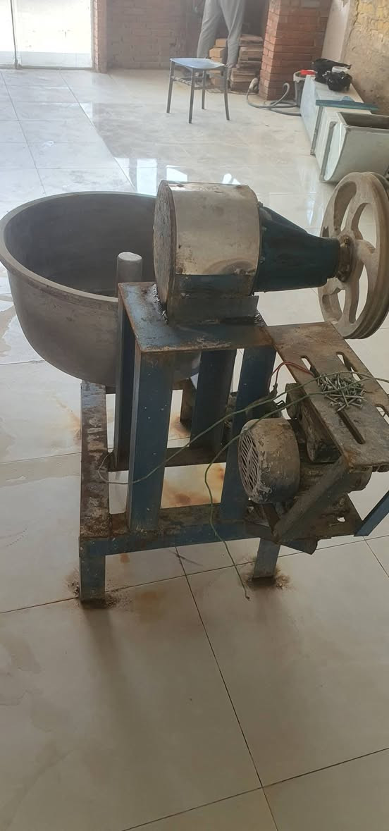 عجانه 50 كيلو السعر 300
بوجه طول 170 عرض 120 مع ساحبه دواجن اصليه السعر 250 
المكان السماوه شارع السينما 
الرقم ***********
