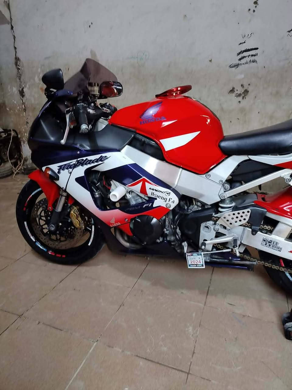 سلام عليكم 929للبيع مكفوله كفاله عامه حتى من زلغ مكان نجف كوفه سعر 22 وبيه مجال شراي يشلع عيوني 
*********** واتساب
