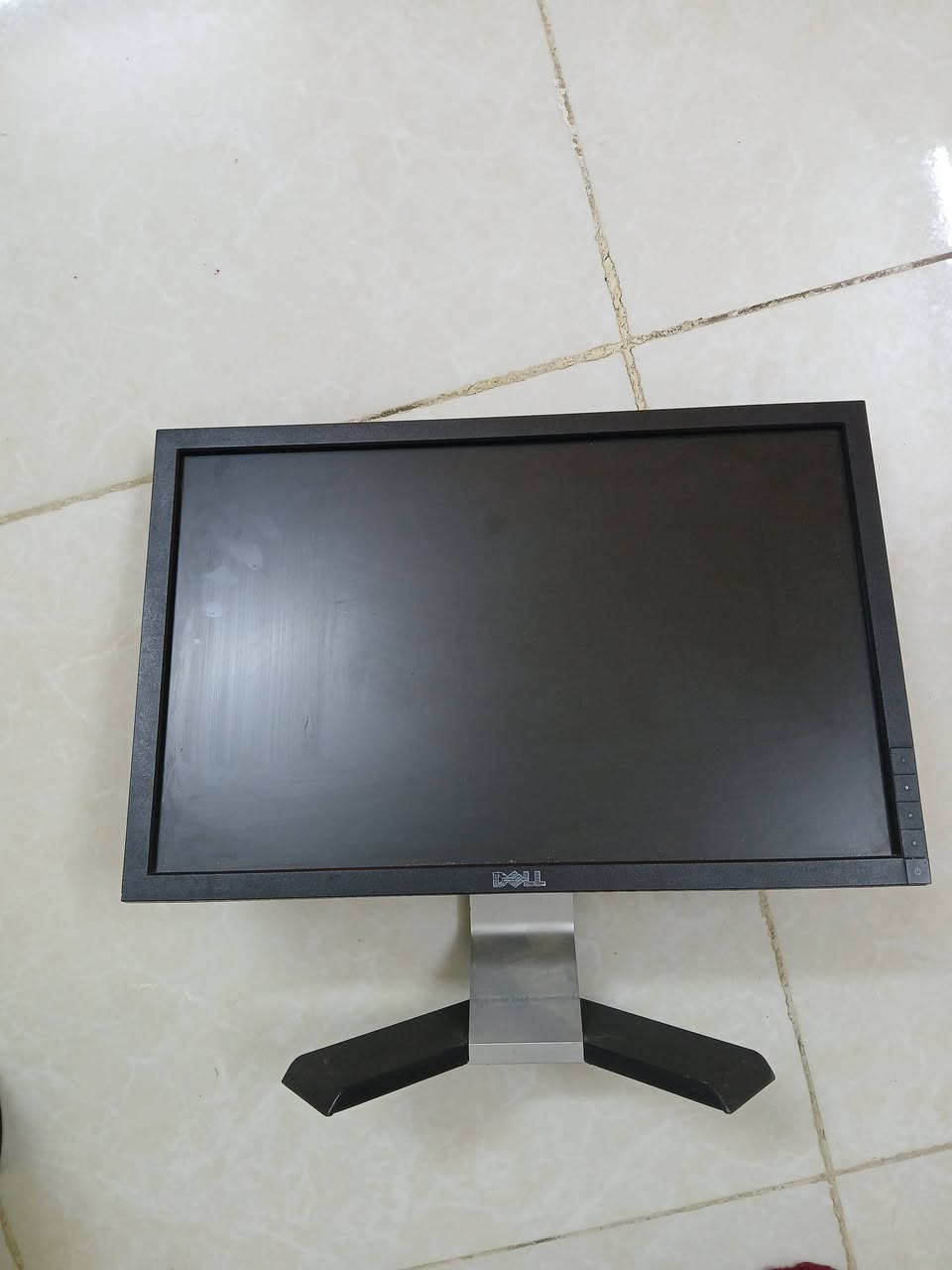 السلام عليكم عندي شاشات اثنين وups  وبوردات اثنين للتواصل ‎0770 874 8764
