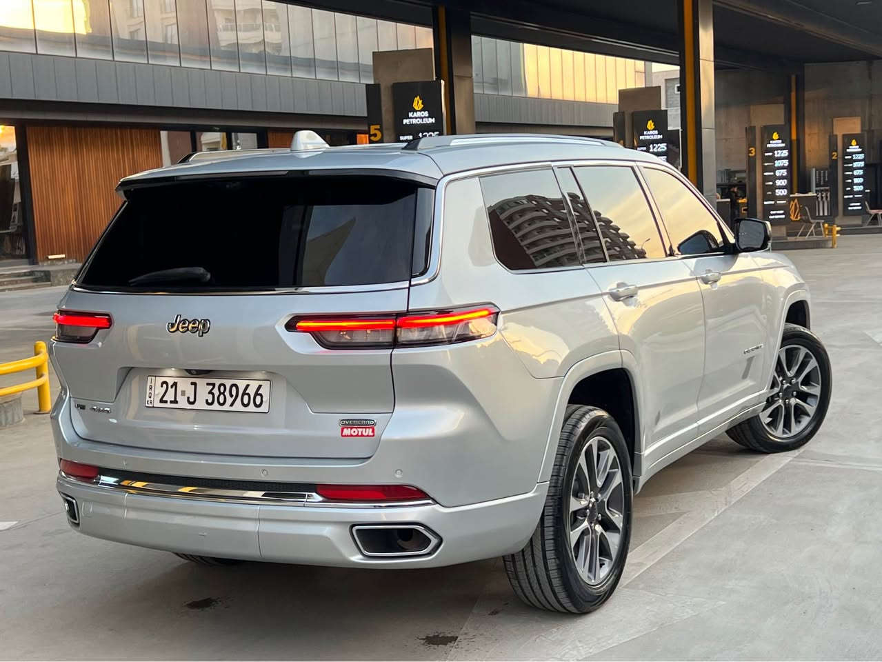 Jeep grand Cherokee overland 2021 Large 
مواصفات اوفر لاند فول فوللل 1/1 (کشنات سایق و سکن مساج - داتاشو - جکات عالی و ناصی - 7 راکب vip - بانوراما - کشنات بارد و تدفئە - 5 کامیرات - حساسات امامی و خلفی - و بعد بیها هوایە مواصفات ) 
————————————————————————
وارد امریکی الایرباکات کلهم سلیمە و جاملخ خلفی و باب صبغ بدون دواخل و الباقی مکفول کفالە عامە 
مسویلها سیرفس عام ما بیها دینار مصرف کیر و محرک مو مفتوح و مابی ای خلل و تایرات جدیدە … 
————————————————————————
سعر 298 و مجال کلش بسیط
مکان سلیمانییە 
*********** السليمانية, العراق
