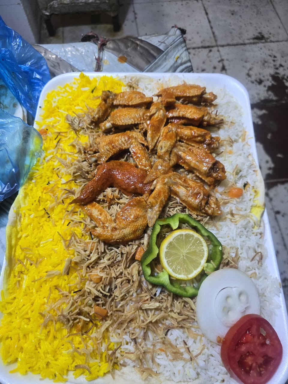 مطعم سيد عبد العنوان المحطه مقابل معجنات النجفي
يتوفر دجاج فريش
أجنحة
تشريب لحم فريش
اكل روعه
بانسب الإسعار
تعالو زور المطعم وذوقو الاكل
يفتح المطعم من الساعة السادسة صباحا مع وجود وجبة ريوك
***********
