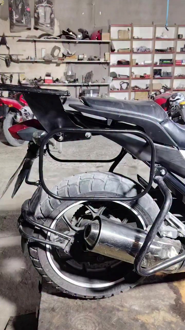 تعديل هوندا nc
تم  عمل قواعد جنط وسيبايه
اظافتن درع راديتر حمايه مع جاملغ خلفي
اخوكم امين ياماها لتعديل وصيانه دراجات نارية
***********
