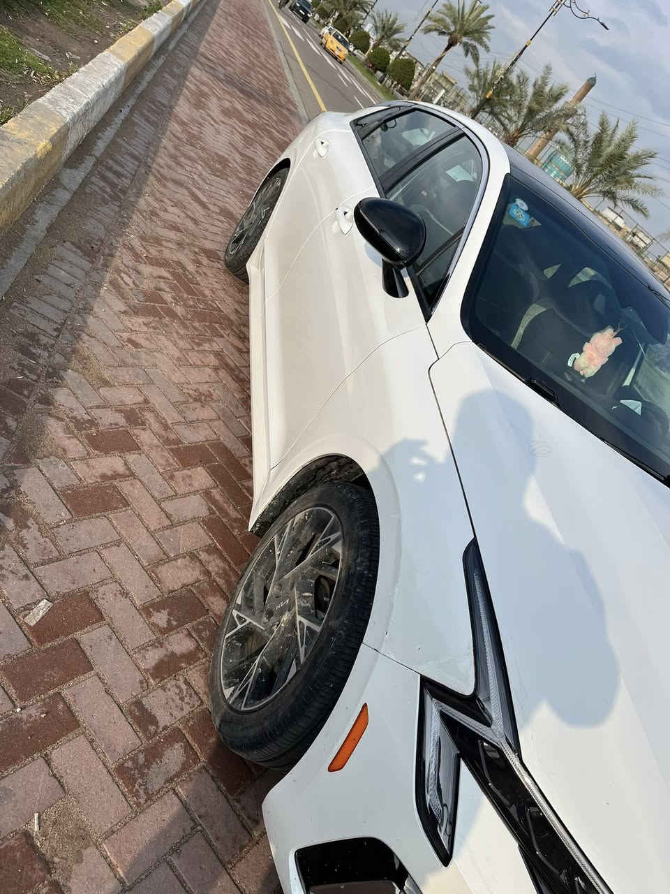 سلام عليكم 
للبيع | 2025 KIA K5 GT-Line

المسافة المقطوعة: 11200 ميل
الضرر: صبغ في الجاملغ الخلفي الأيمن
المحرّك: 2500cc
رقم بغداد
المواصفات:
 • فتحة سقف بانوراما
 • تشغيل بصمة
 • رادار أمامي
 • رادار جانبي (نقطة عمياء)
 • تحكمات مقاعد كهربائية
 • شاشة وسطية كبيرة
 • سايد بريك دكمة (Electronic Parking Brake)
 • تدفئة مقاعد
 • تدفئة ستيرن
 • نظام تثبيت السرعة
 • حساسات أمامية
 • كاميرا خلفية عالية الدقة
 • دخول ذكي
 • إضاءة خارجية LED

 مكان المدينة الصدر ***********
