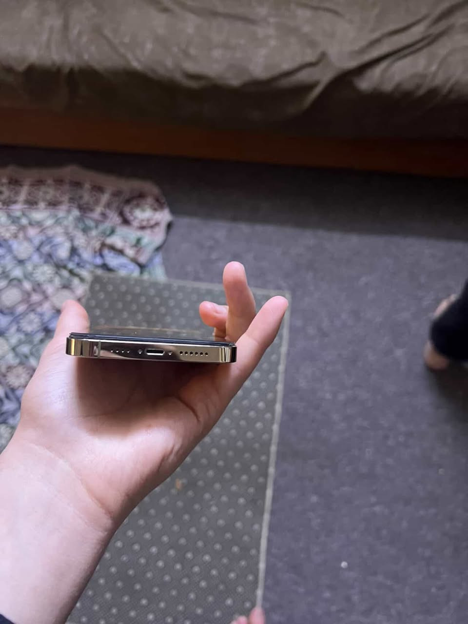 سلام عليكم عندي ايفون 14برو ماكس الجهاز نضيف وحلو الجهاز ذاكرتة ١٢٨ وبطارية٨٥ نموذجm ومبدل شاشه ولباقي مكفول ومكاني بغداد تاجي سبع البور  ولشراي يتصل *********** السعر٥٨٠ وبي مجال بصيط
