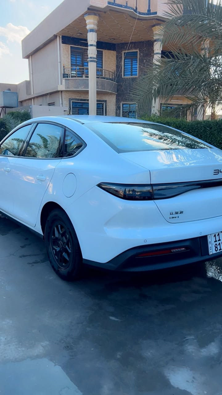 السلام عليكم byd سيل 5
2025        ماشيه 5000

السياره مدوشمه كامله 

السعر 18.500 

مرقم بغداد 

***********

