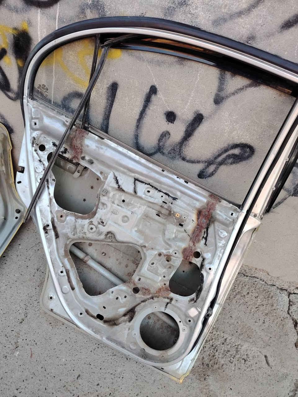 ابواب كيا برايد وقبغ صندوق برايد 2011 السعر 100
***********
