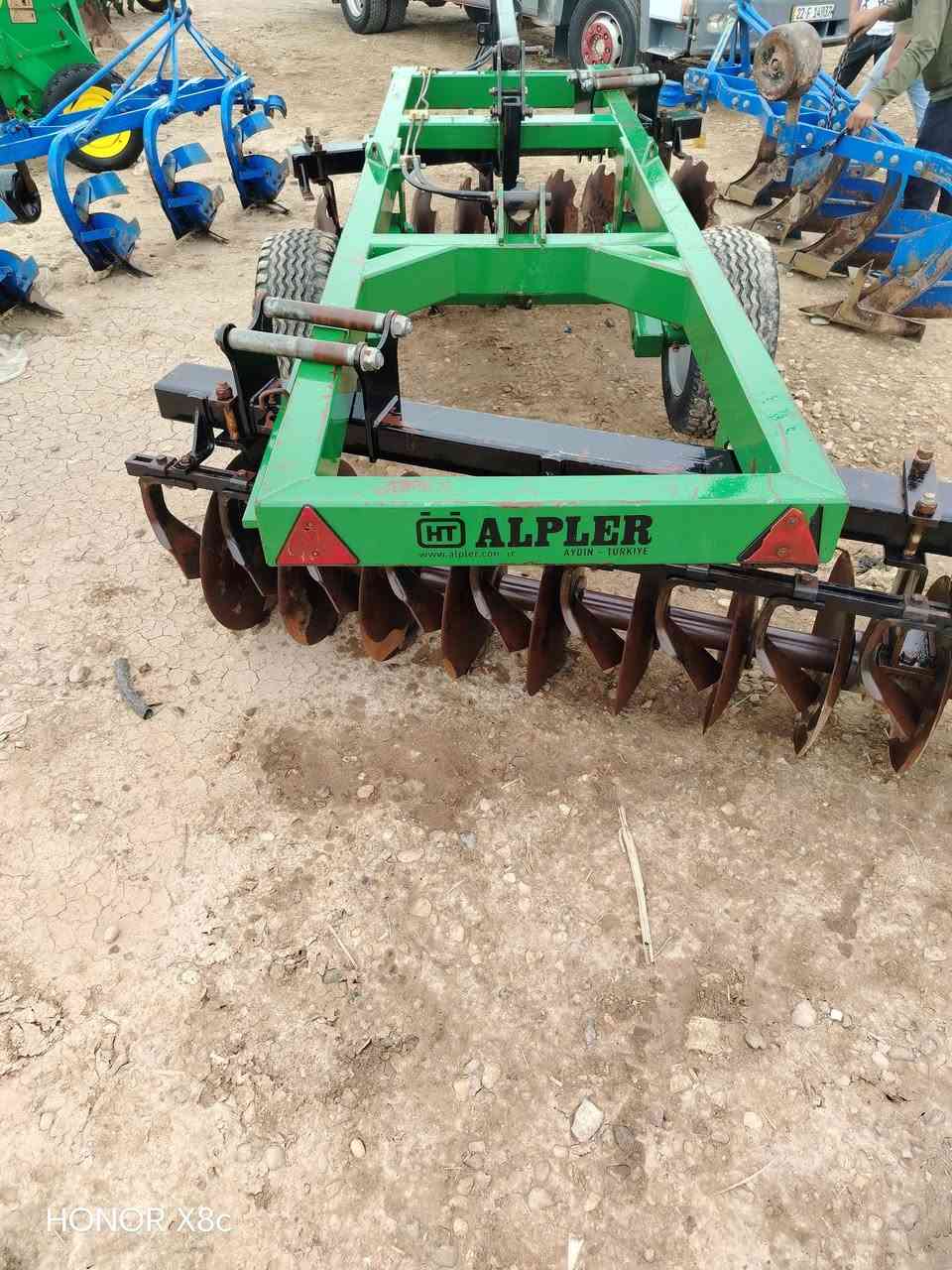 للبيع دسك البير حجم 18 مكفول كفاله عامه موديل 2015 العنوان واسط العزيزية معرض القمه رقم***********
***********
