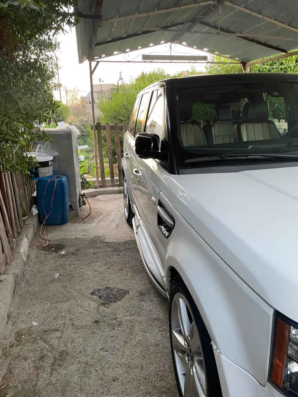 السلام وعليكم رانج موديل 13فوووول مواصفات بيها 3 قصع صبغ بيع او مراوس بجيب السعر 160 وبيها مجال للستفسار ‭0772 190 9050‬
