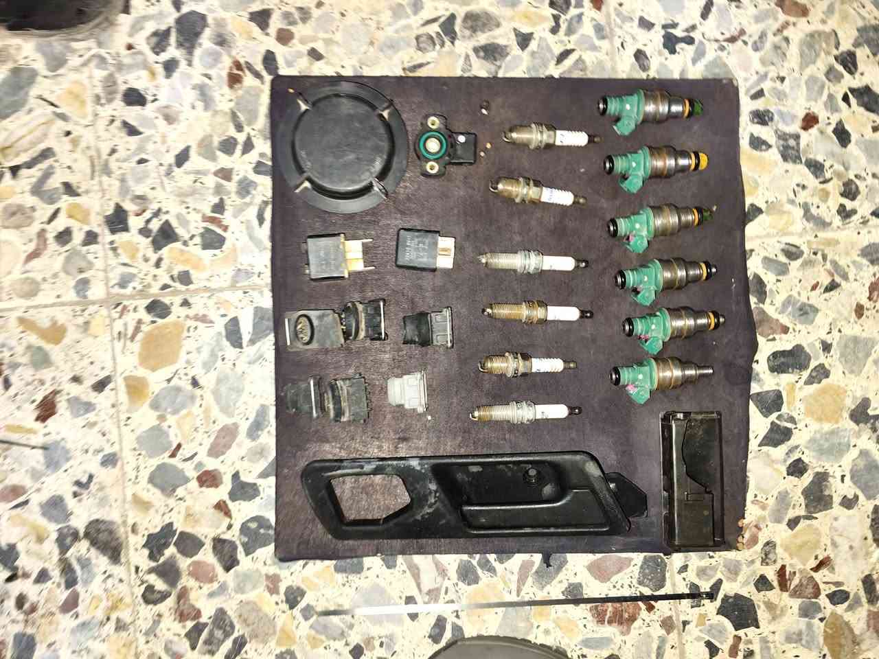 بم منفاخ دبل سمكارت اصلي اصلي ستعمال مره وحده للفحص جديد 
نوزلات اصليات ماركه مال حاوريه 
سماعات اصليه ماركه 2 اصليات 
مسجل اوكس رام بلوتوث اوكس  فلاش رغم منفذين يوسبي صوته عالي واضح 
كلهم شلع ب 75 قفل بلاش والله بدون عمله سعر اخو البلاش والله الشراي يجي خاص او يتصل هذا رقمي ***********
