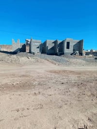 هيكل بيت للبيع مساحة الأرض: 950 مترا مساحة البناء: 200 مترا  التفاصيل:...