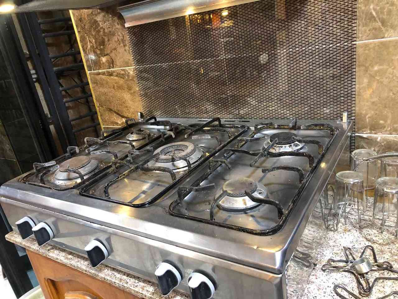 ميز دراسه خشب ثقيل وطباخ خمس عيون للبيع
بغداد الكرخ


**إذا كنت صاحب هذا الإعلان وتريد حذفه لأي سبب، رجاءا أرسل رسالة إلى الدعم الفني**