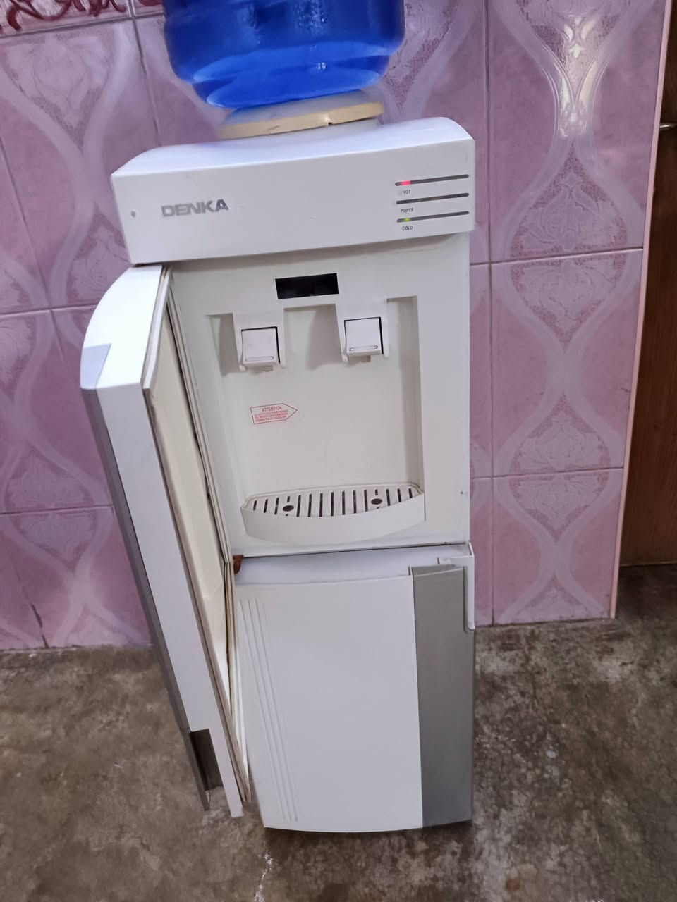 براد  نوع دينگه شغال شرط حار بارد ثلاجه كل عيب مابيه نضيف السعر 60 وبيه مجال مكاني كركوك حي عسكري شراي اتصل ***********
