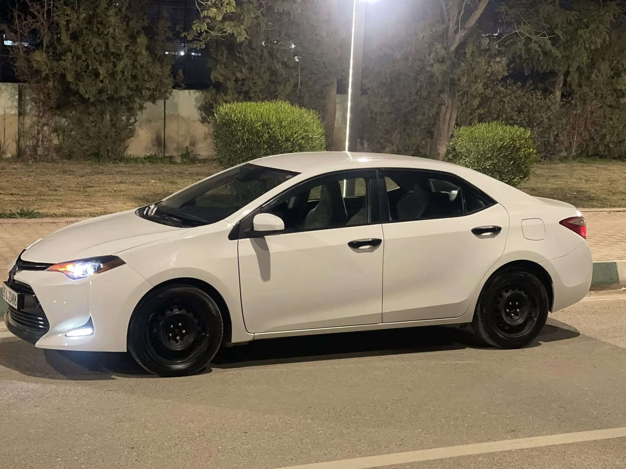 كورلا أمريكي 
موديل ٢٠١٩
موصفات Le
سعره ١٣٣ بيع مستعجل
لونه ابيض ثلجي رقم سليمانيه مجدد لحد ٢٠٣٠
داخله لونين السياره 
محرك ١٨٠٠ المرغوب 
محرك كير مكفول من كل النواحي 
رادار حجر 
ارضيه مغلقه
تبريد تدفئه كله شغال
السياره ما ناقصه دينار كامله وجاهزه 
ضرره بونيد وجاملغ امريكا وباب بالعراق 
اربع اصابع بارد بحافة السقف 
ماشيه ١٠٢ الف ميل
مكاني كفري اتصال فقط 
***********
