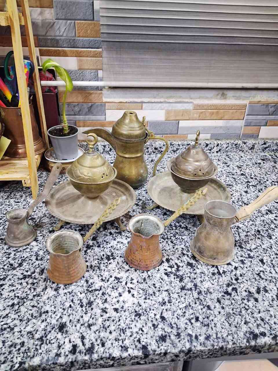 🔥 سعر حرق للمجموعة كاملة 🔥
مبخرتين نحاس تراثيات مع
4 غلايات قهوة نحاس أحمر + دلة صغيرة
قطع قديمة مشغولات يدوياً من النحاس
شكل تراثي جميل يصلح للاستخدام أو للديكور
المجموعة كاملة بسعر مغري جداً
📍 يتوفر خدمة التوصيل


**إذا كنت صاحب هذا الإعلان وتريد حذفه لأي سبب، رجاءا أرسل رسالة إلى الدعم الفني**