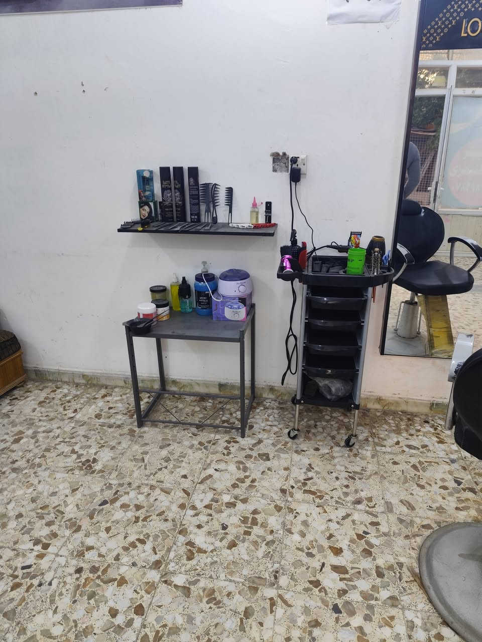 غراض حلاقه للبيع السعر خاص مكاني حله ورديه خارج ***********
