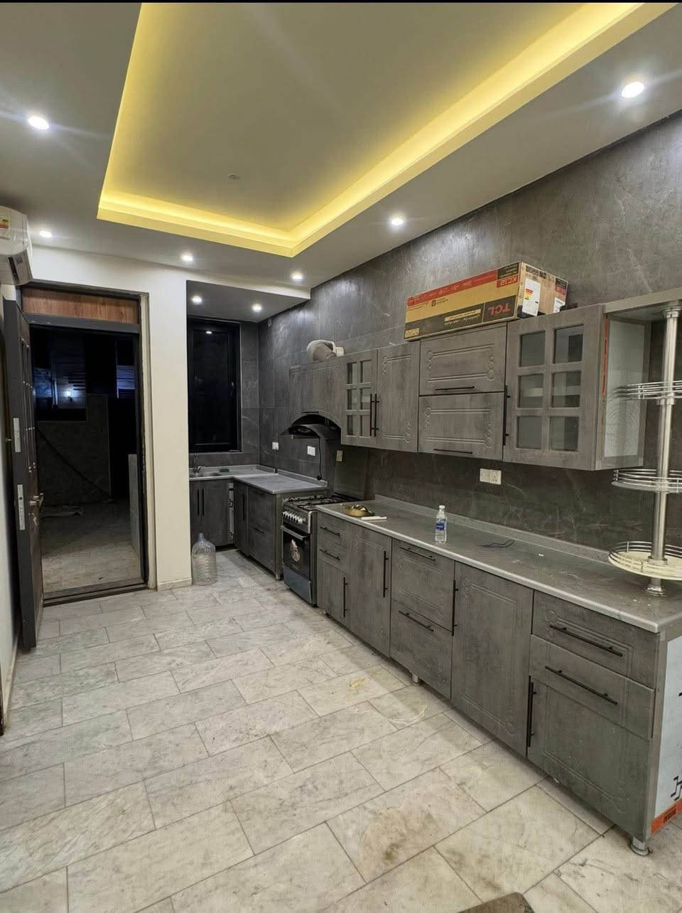 السلام عليكم توجد شقه للإيجار  مجهزه مطبخ امريكي وسبالت فول تحتوي على غرفتين نوم  مع غرفه ماستر وصاله وهول  وخدمات العنوان المنصور / حي المتنبي   للاستفسار  أكثر
*********** بغداد, العراق
