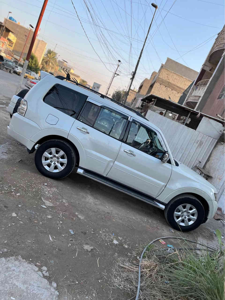 السلام عليكم سياره باجيرو 2010 للبيع نظيفه فوول مواصفات 
فتحه
تحكم ستيرن 
كشنات كهرباء 
كير اوتو + لوكير
جام كهرباء 
لايت زنون + كشافات زنون 
وبعد بيها مواصفات معروفه الباجيرو بيها ٣ قطع بنيد+جاملغ السايق +ربع باب السايق ٣ قطع بس شخوط بلادي ممبدل بس صبغ رقم بغداد بأسمي تحويل بشرط 
السعر 135$ وبيها مجال للشراي 
 الاستفسار هذا الرقم 
***********
غير متواجد على الفيس بغداد, العراق
