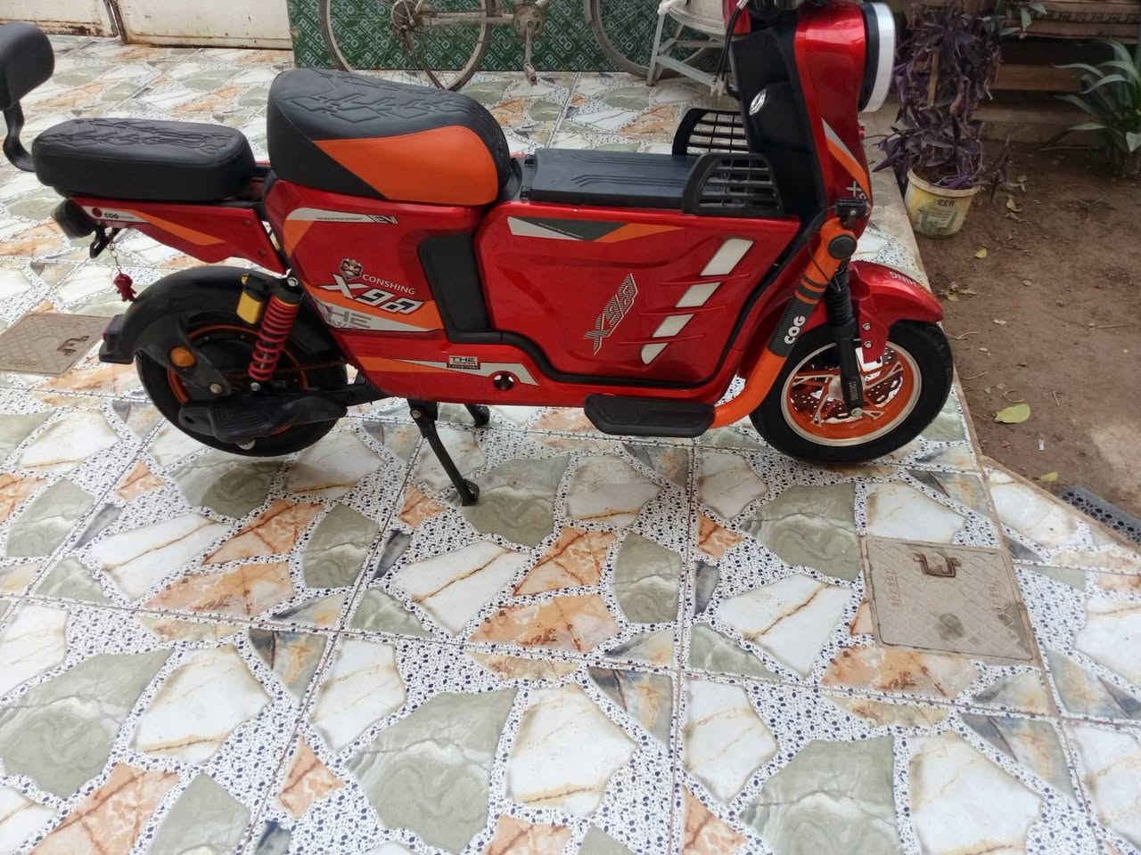 سلام عليكم دراجه شحن للبيع
دراجه نضافته 97/٪100   

سعره 500 وبيه مجال 

الدراجه واضحه بصور والجديد مبين مابيه 
اي عيوب دراجه كلش حلوه 

خمس بطاريات  اربع نمر  +ترجع عل بك 

تصال على الرقم ***********

مكاني ديالى دلي عباس
