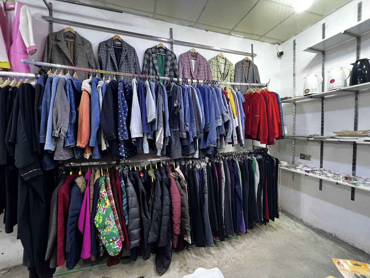 السلام عليكم شلعه ملابس شتائي اكثر من الف و250قطعه رجالي ونسائي كسر جديد وبضاعه جديده ومكويه الي مهتم يراسل وادزله تصوير البضاعه ❤️


**إذا كنت صاحب هذا الإعلان وتريد حذفه لأي سبب، رجاءا أرسل رسالة إلى الدعم الفني**