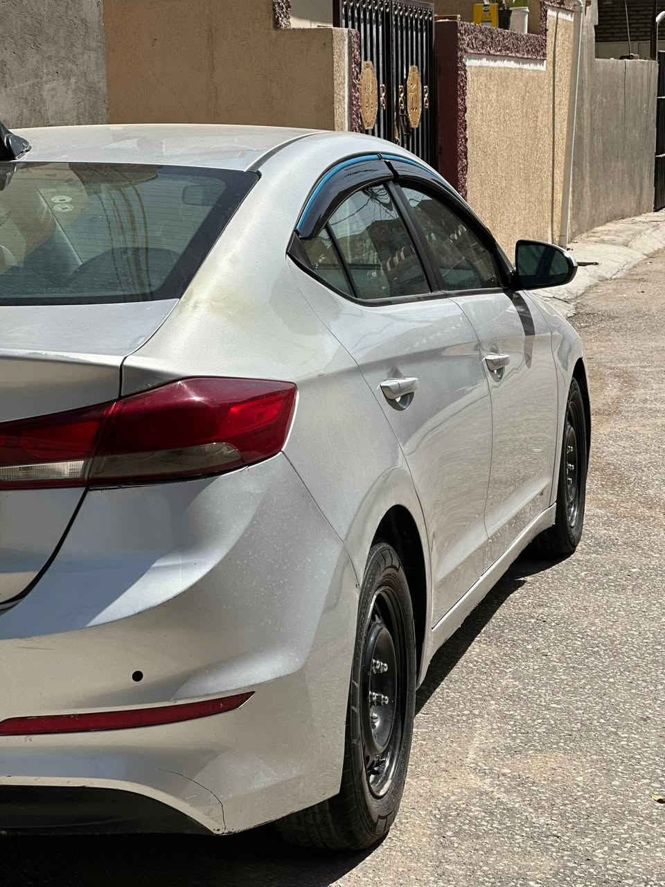 الانتره موديل ٢٠١٧ رقم اربيل بسمي سنويته ٢٠٣٠ مواصفات نص فول السياره ضربتها الامريكي جامغ خلفي وباب الخلفي بي شبرين من جهة الصدر والبنيد مبدل بسبب ضربة چاكوج لاضربه ولا دواخل مكينه گير خير من الله حداديه ٨٠٪؜ السياره خير من الله مكان السياره بابل الحله مركز الحله ***********

