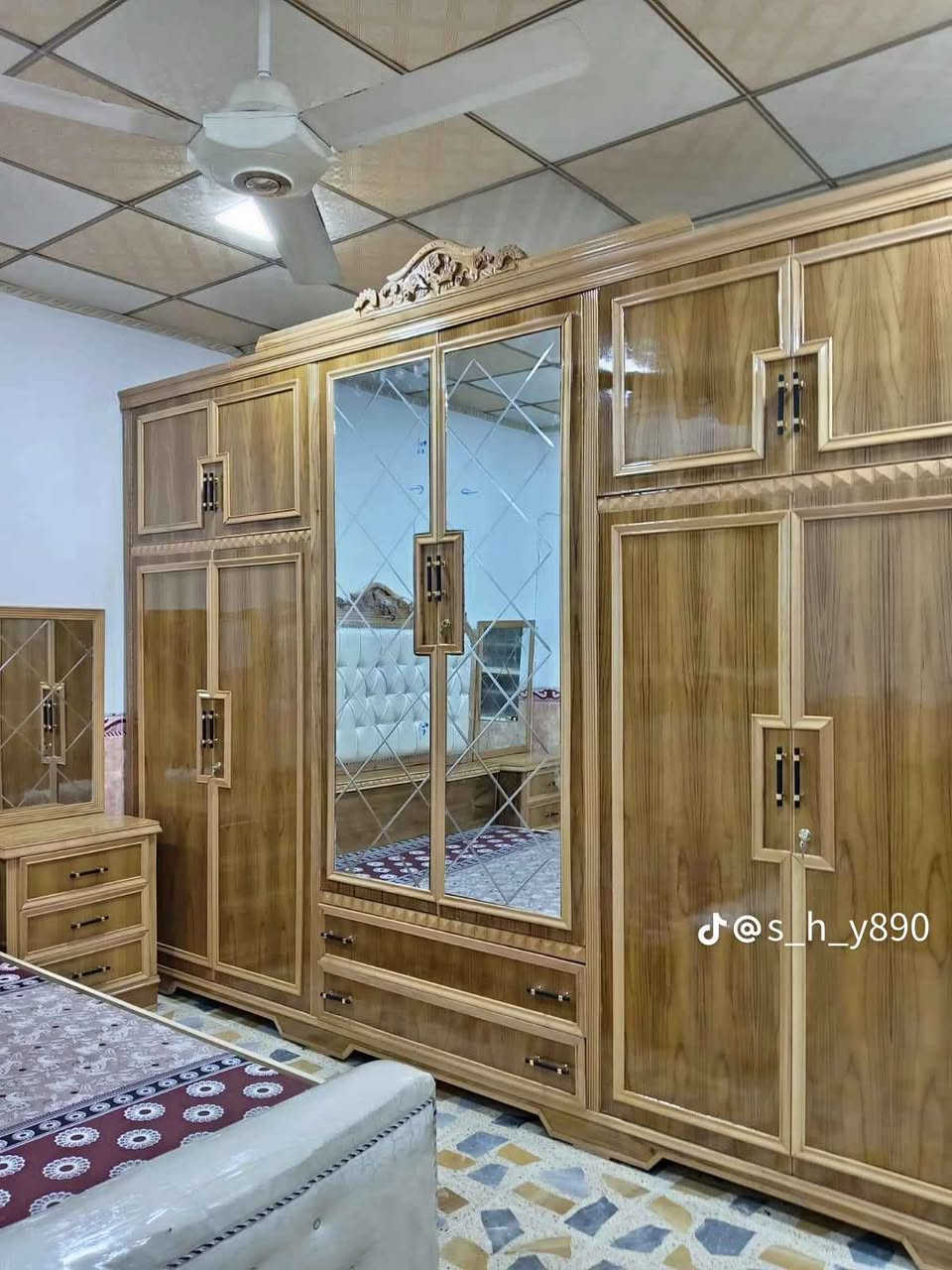 غرف نوم شغل درجه اولى داخل وخارج صاج يوجد لدينا أحدث الموديلات مكان المعمل بابل السياحي التواصل خاص أو واتساب او الاتصال *********** حلة, بابل
