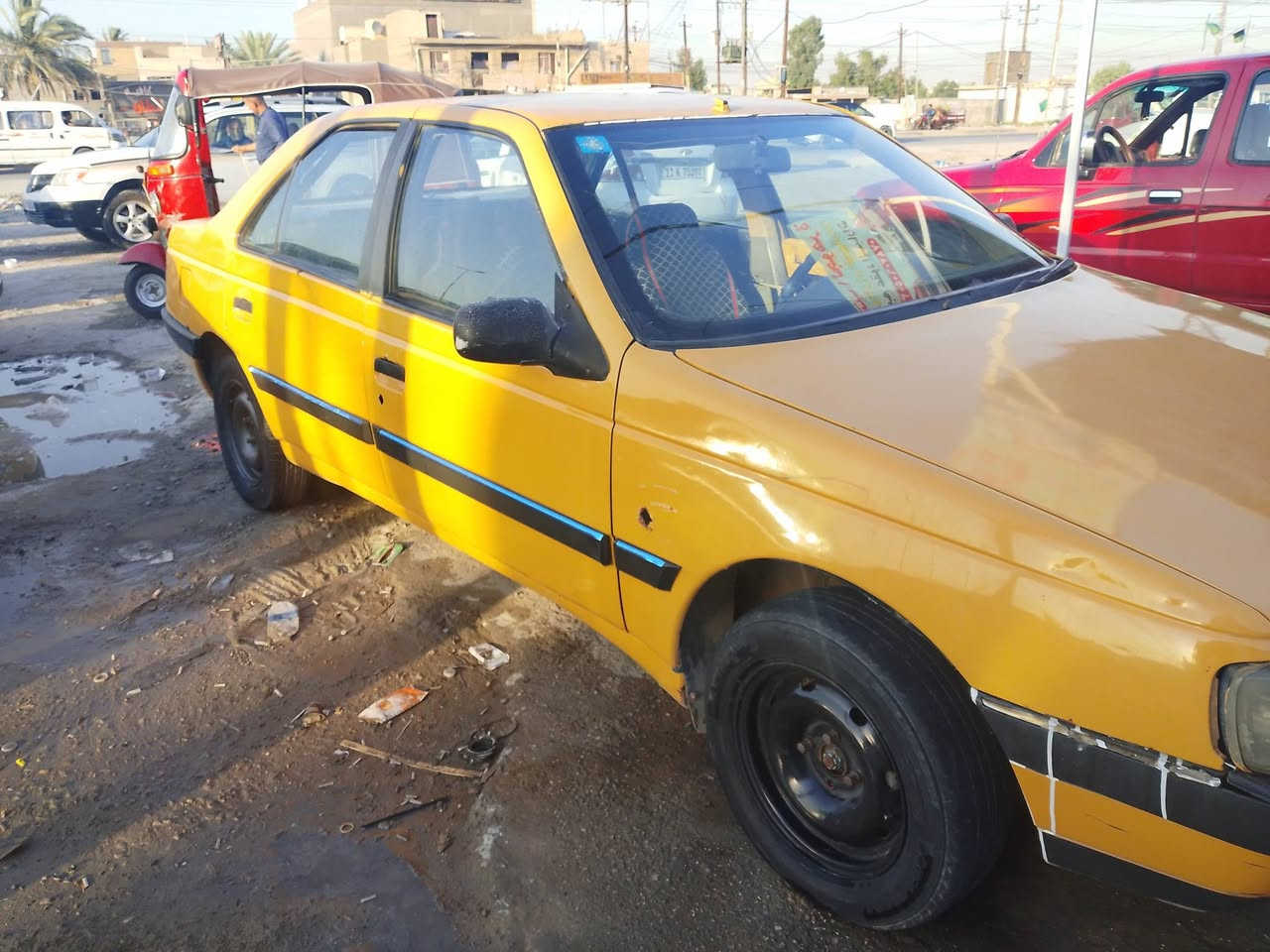 سلام عليكم بيجو ٤٠٥ كير محرك مكفولات لاتبخير ولاتنقيص مصفرها هيئه غرامه وداخلها هزه سنويه 30 تحويل ثاني تخم تاير نضيف كهربائيات كلها شغاله سياره معروضه 17 وبيها مجال لشراي عنواني بغداد ***********
