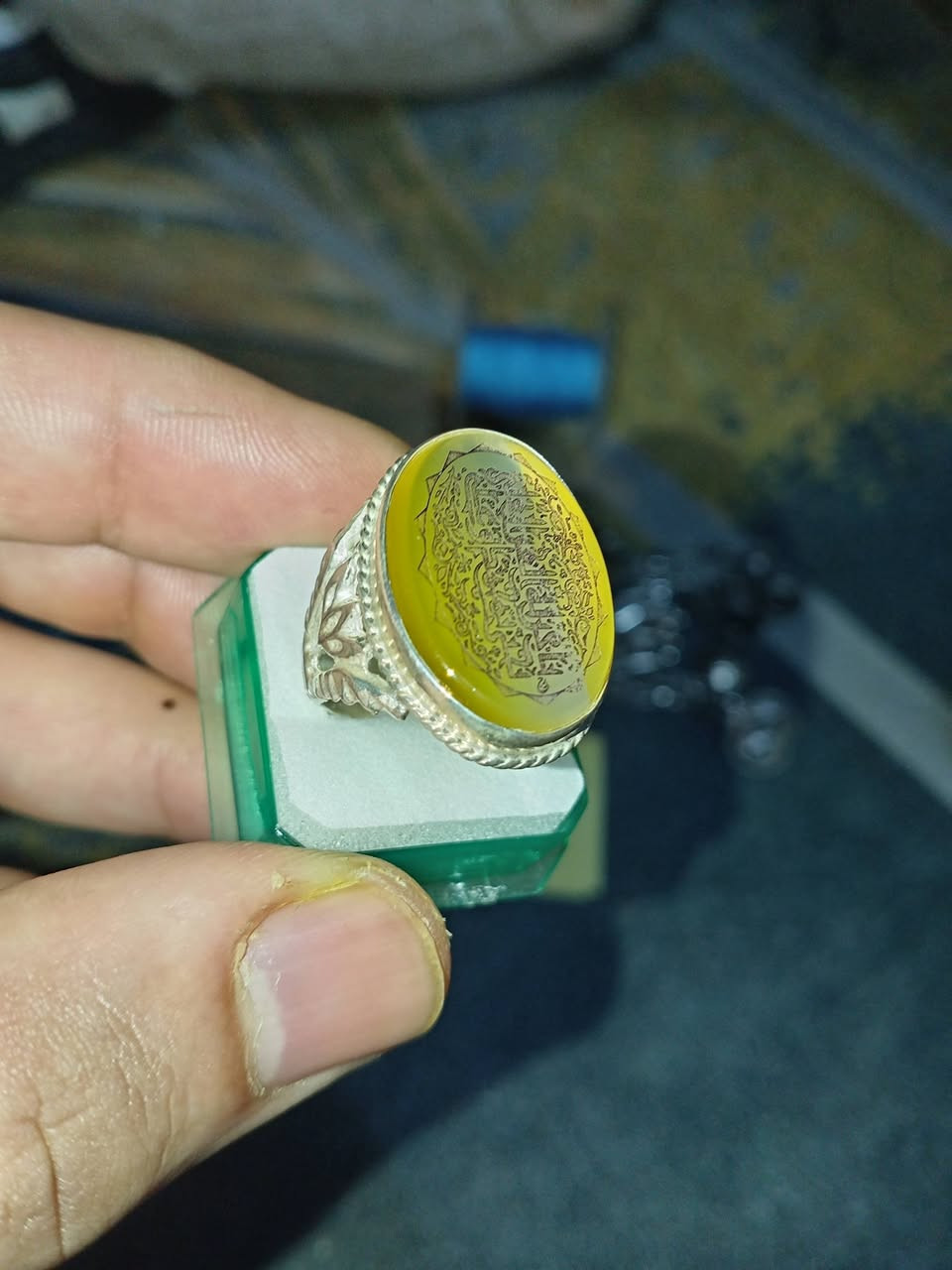 شرف الشمس قديمه الحجرة مخطوطة
قياس الخاتم 22 مع حجرات شرف الشمس وزمرد هديه مع الخاتم
يوجد توصيل كافة محافظات العراق السعر طيب ان شاء الله


**إذا كنت صاحب هذا الإعلان وتريد حذفه لأي سبب، رجاءا أرسل رسالة إلى الدعم الفني**