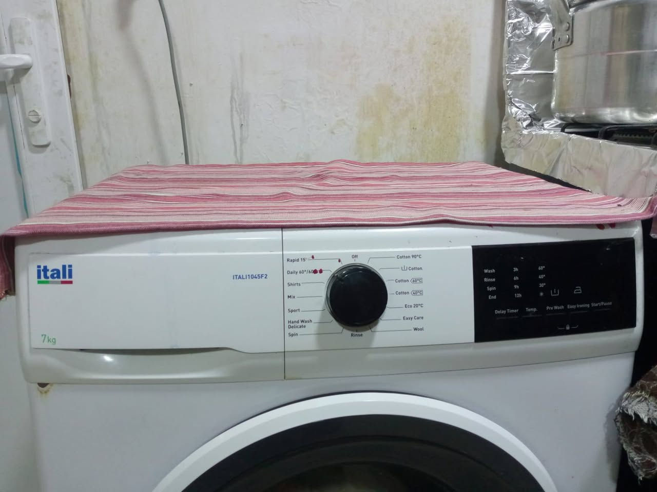 غساله للبيع نضيف حيل 7كيلوات سعره 200بي مجال الي يريده خلي يخابرني او يراسل ***********
