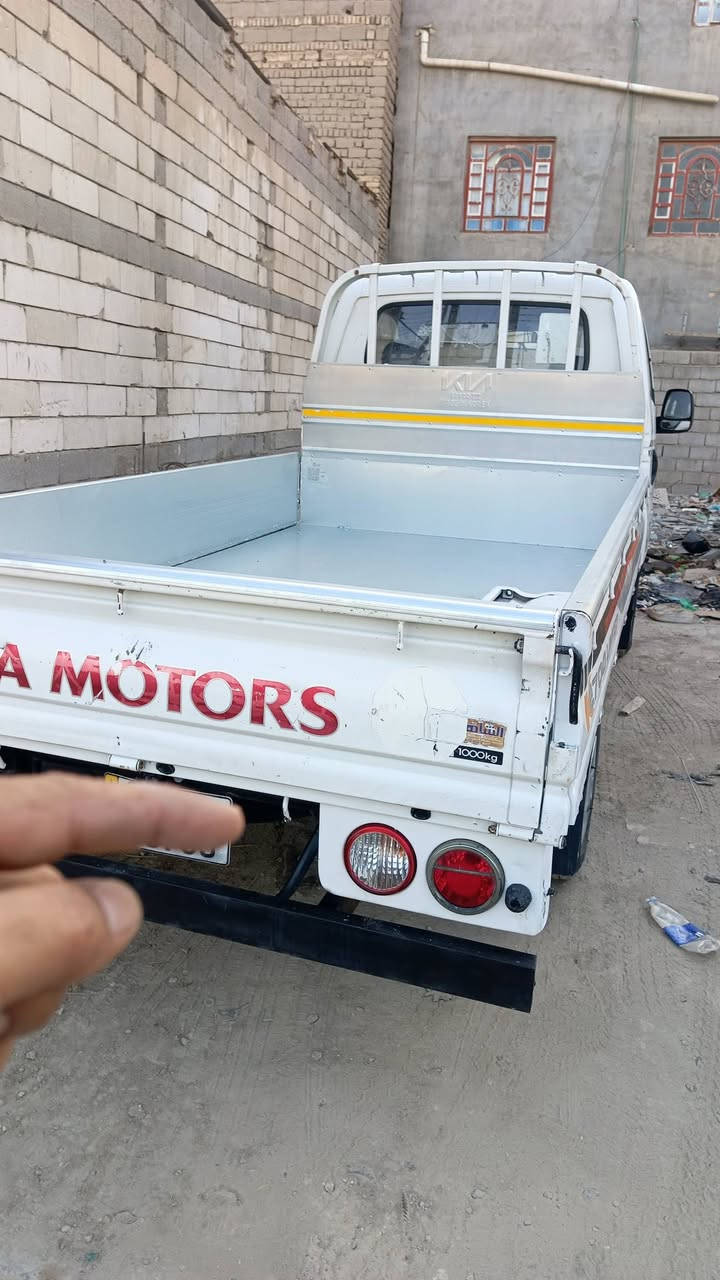 كيا بنكو نثية محرك 2700 موديل 2014 بلادية سيارة نظيفة مامتعوبة رقم ميسان انكليزي سنوية لغاية 2030 مكان السيارة البصرة السعر 98ورقة وبيها مجال بسيط حك الجية رقم الهاتف ***********
