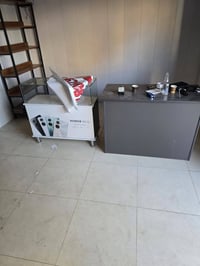 للبيع ديكور محل موبايل جديد غير مستعمل السعر ٧٥٠ الف  07728629081