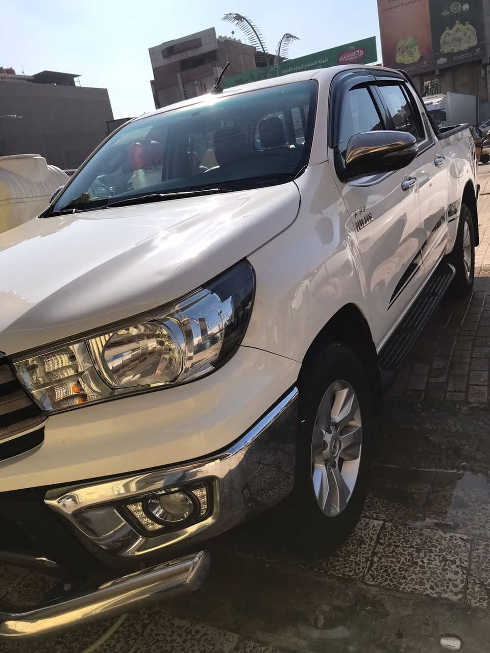 السلام عليكم للبيع فور ويل 2018 رقم بغداد مكفولة من كلشي كويتي باب اول ماشي 62 حقيقي
فول مواصفات الكويتي معروفة 
مكان السيارة بغداد زيونة 
السعر 275 وبيهة مجال بسيط 
للاستفسار ***********
