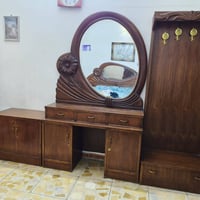 عندي غرفه نوم صاج من الداخل والخارج نجاره اريده٧٠٠الف وعندي بوفيه نجار...