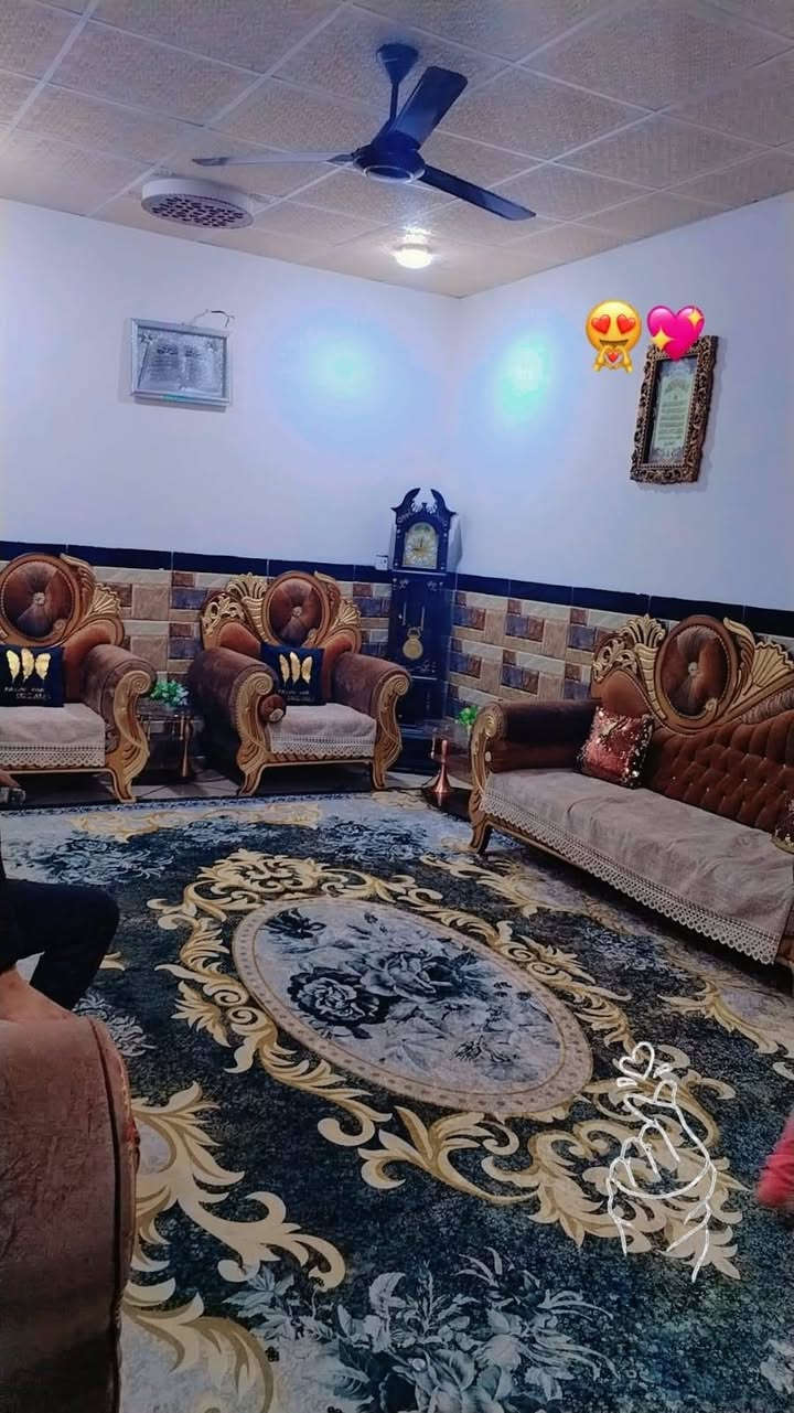 السلام عليكم ورحمة
دار للبيع
ابو آلخصـيب ابو كوصره قرب سنتر طه 
طابو زراعي سند 25 عراقي طابو أسود اصولي
المساحه الكليه 240
يتكون من غرفتين وصاله كبيره ومطبخ ودوانيه وكراج وحديقه 3 حمامات
يتوفر كهرباء ماء نت ظوئي في المنطقه شارع بي اناره قريب عل التبليط 100 متر
بناء 2024
 متعوب عليه كله سيراميك
سعر 85
***********
***********
