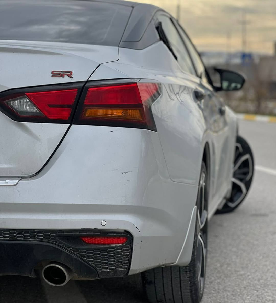 نیسان ئاڵتیما  2023
مواسەفات: SR  sport 
ڕەنگ ؛ سیلڤەر تایبەت
یەک  چەمەلەخی پشت سایق بۆیاخە ، دەرگای پشت سایەق گۆڕاوە بە بیلاد.
سەیارەکە پێش و پشت کەپسە ئێرباگی هیچی نەتەقیوە هەمووی سەلامەتە. گێر و مەکینە و پێشی بە شەرت.
گێر ئۆتۆماتیکو عادی(شفتی سەرسوکان) 
ڕاداری ٣٦٠
کامیرای دواوە 
ئۆتۆ برێک پێش و دوا
ئاوێنە رادار
ئەپڵ کارپلەی ، ئەندرۆید 
تەحدید سورعە 
کامل تەحەکومی سەر سوکان 
جامی پشتەوە هیتەرە 
کوشنی جەلد ، کوشنی سایق کارەبای 
بەسمە و شەغال
ڕاداری تایەکان

سعر لە کۆمێنت داوابکە ڕاستەخۆ بۆت دیت 📩 

ئاگادارکردنەوەی سەرنجی سایق
کۆنترۆلی خزان
ویلی ١٩ SR بیلادی لەسەرە
لایت زینۆن ئۆتۆ فول لایت
سەیارەکە ٥٩ هەزار کم ڕۆشتووە 
سەنەوی تا ٢٠٣٠
 
ژمارەی خاوەنی 
 ***********
 ***********
