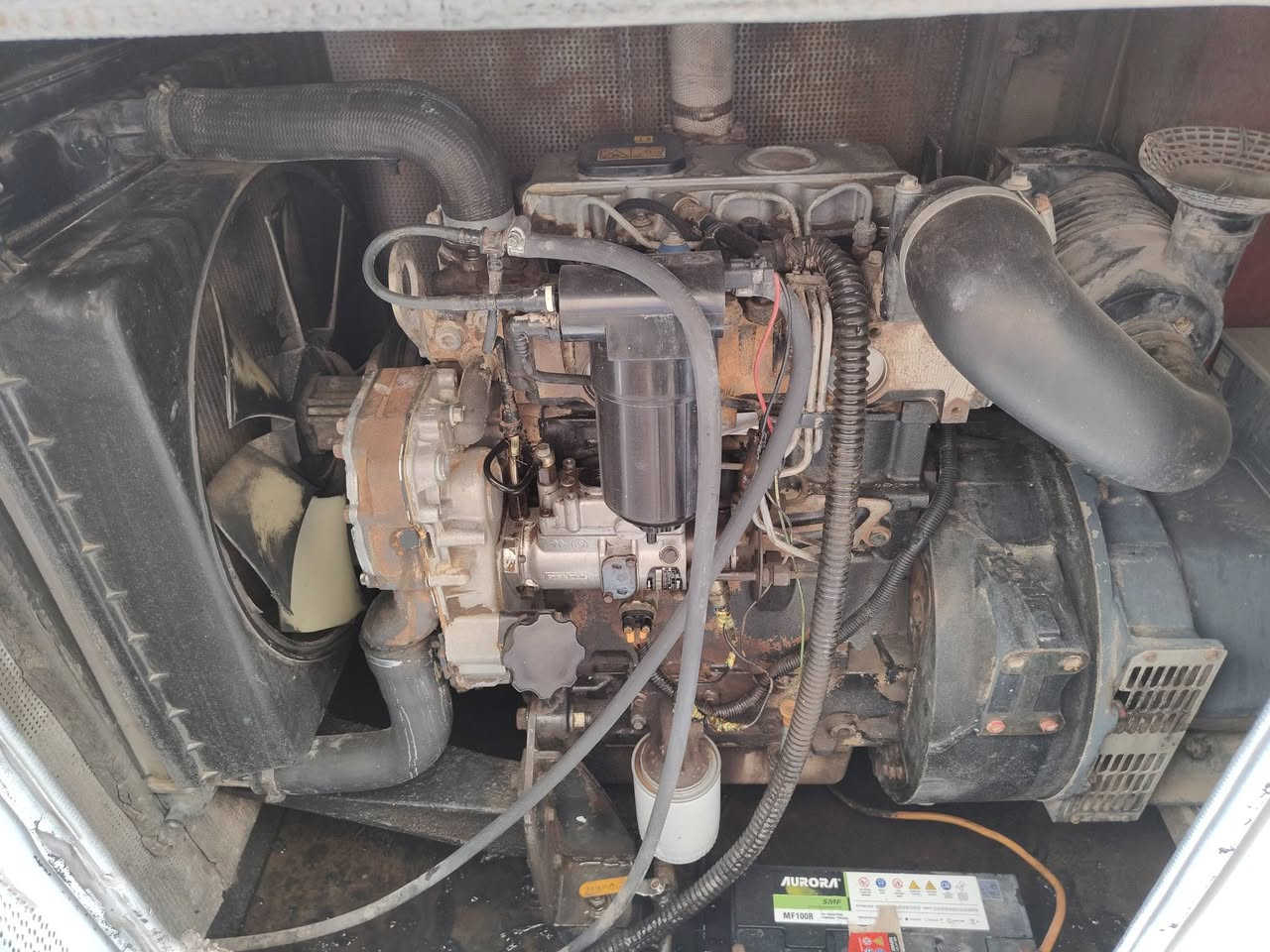 السلام عليكم...
للبيع مولده بيركنز كاتم 30KV انكليزي 3 بستم نظيفه جدآ ادامه كامله بدون تبخير بدون اي نقص مع تانكي 500 لتر من شركة فيض الخليج السعر 43$ بيهه مجال بسيط العنوان حله حي الاساتذه للأستفسار الاتصال على الرقم *********** مهندس مهند
