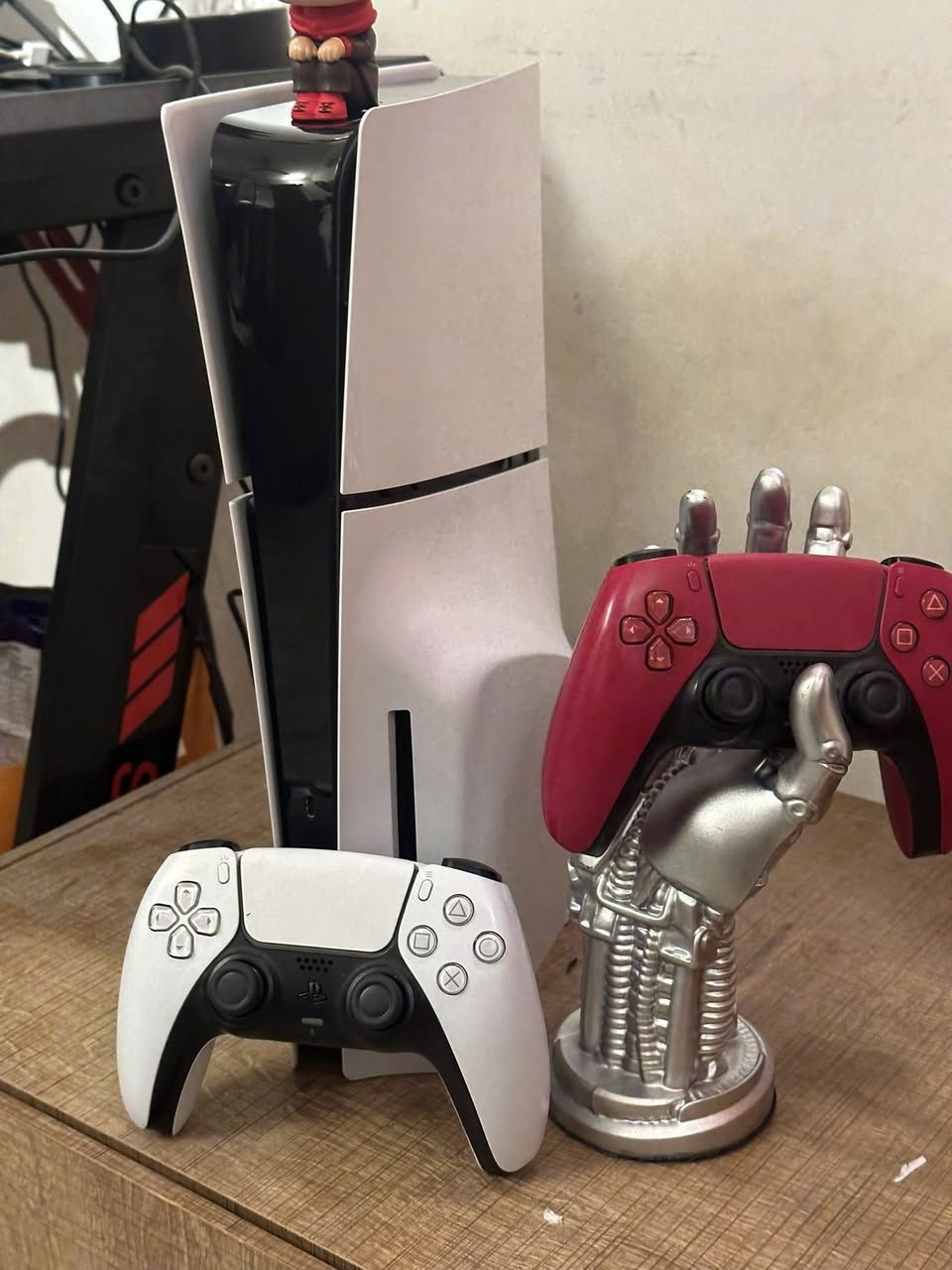 سلام عليكم

بلي 5 سلم للبيع
المساحة 1 تيرا

الجهاز نظيف مامفتوح ابد ولا مبدل بي اي شي اخو الجديد استخدام قليل جداً

ملحقات كاملة من وايرات وكارتونة مالته موجودة

ويا الجوستك الاصلي مالتة و جوستك ثاني لون احمر اصلي

السعر: 760 الف وبي مجال بسيط

مكاني بغداد الكرخ

هذا رقمي للتواصل واتساب او اتصل علية مباشر. ***********
