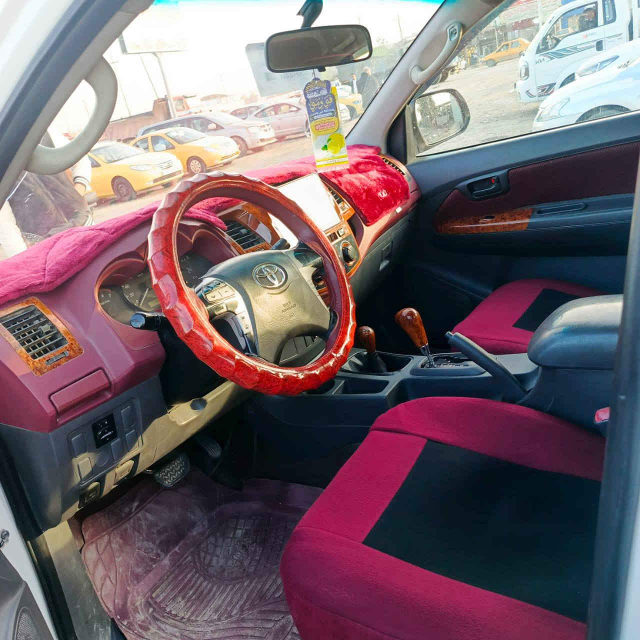 السلام عليكم هايلوكس للبيع2014 السعر 215$ /***********
