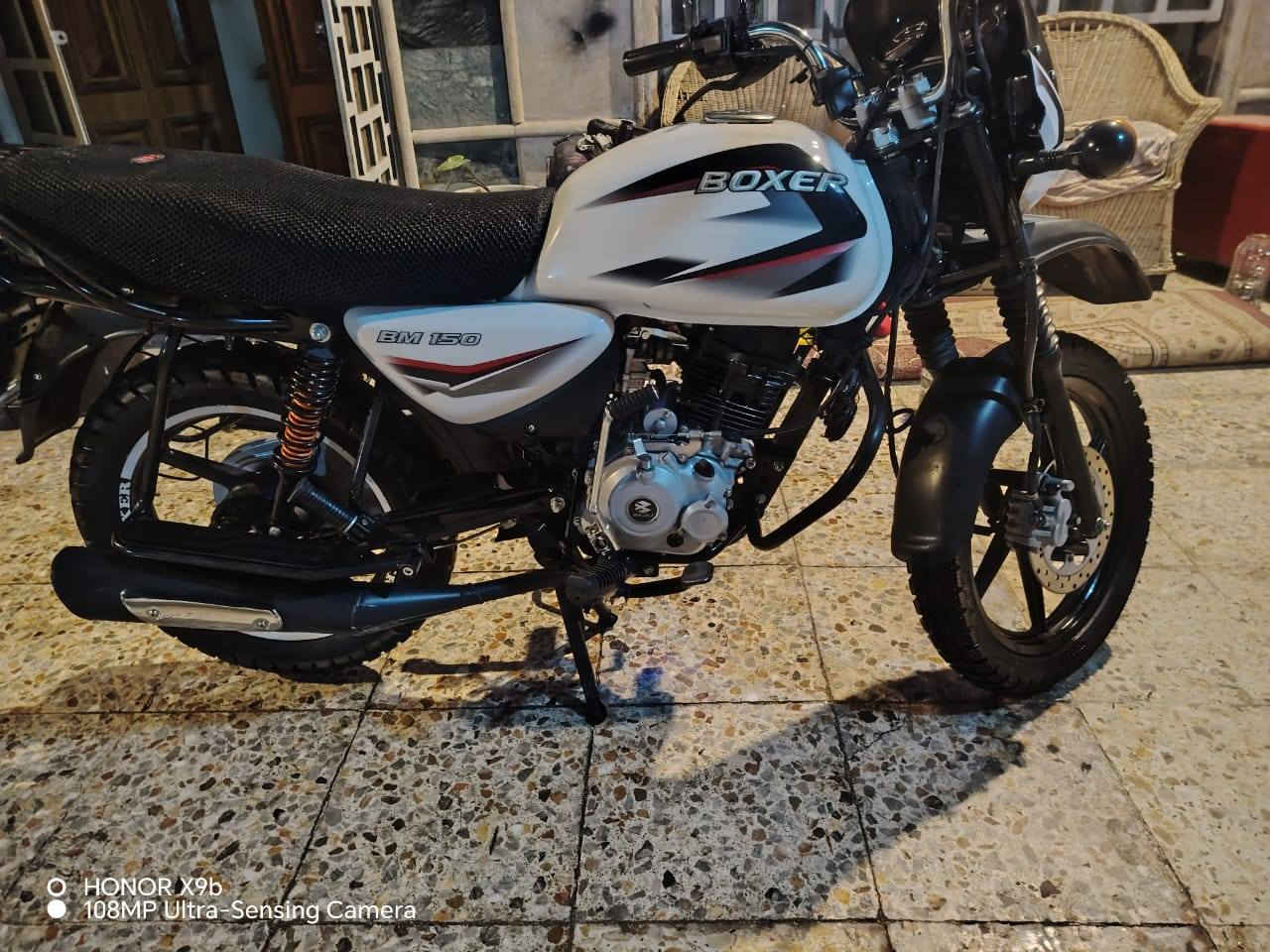 سلام عليكم بوكسر كلاسك للبيع  شرط زيرو محوره صدر جبلي للجماليه موديل 23 كفاله عامه رقم انكليزي تحويل 2 يوم الصوت لاتنقيص لا تبخير لانضوح شلعه معدل تشلع الكاع برغي ممفتوح بيه بيه هورنات سيدان مكاني بغداد حي الجامعه السعر 2500 للاستفسار ‏‪***********‬‏ بياع شراي تخابر
