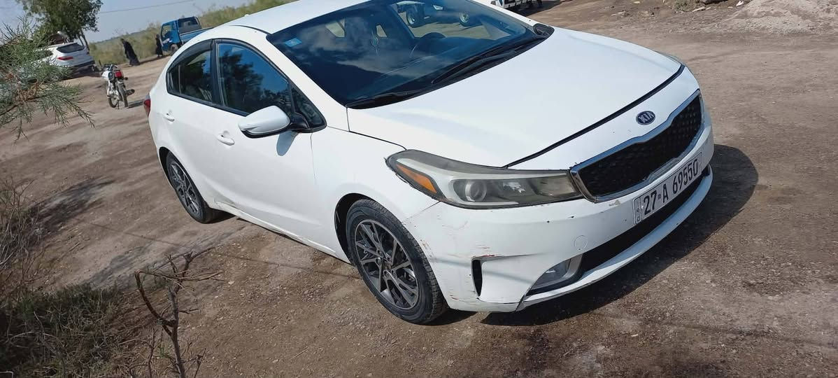 السلام وعليكم فورتي 2017 بسمي جاهزه مكينه وكير وحداديه وتخم تاير جديد وكهربائيات كله شغاله 
السعر 105 بسوق الشيوخ
الرقم  ***********
