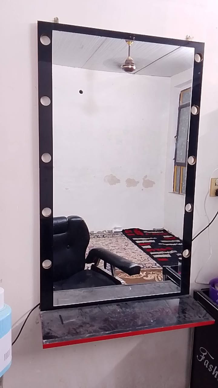 السلام عليكم عندي ذني الغراض للبيع
سعر الكرسي 75
فاترينات هنة والمراية 60


**إذا كنت صاحب هذا الإعلان وتريد حذفه لأي سبب، رجاءا أرسل رسالة إلى الدعم الفني**