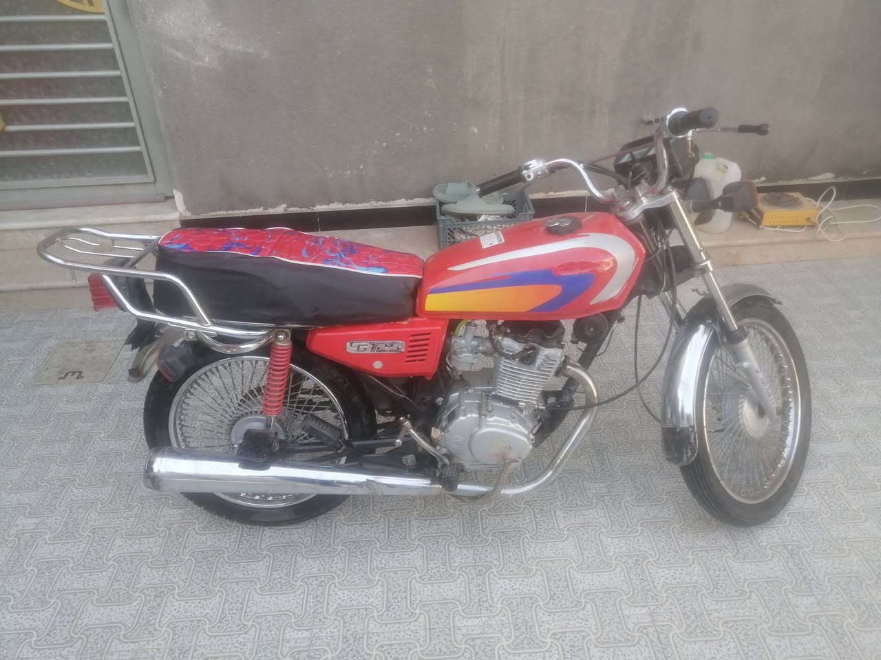 سلام عليكم،، تايكر موديل ٢٠ اوراق كامله ماعيزه ايي شي،، وتعمير نامه،، الاستفسار اكثر ع الرقم التالي *********** مكاني السماوه وتساااب انه مكلف بنشر،،
