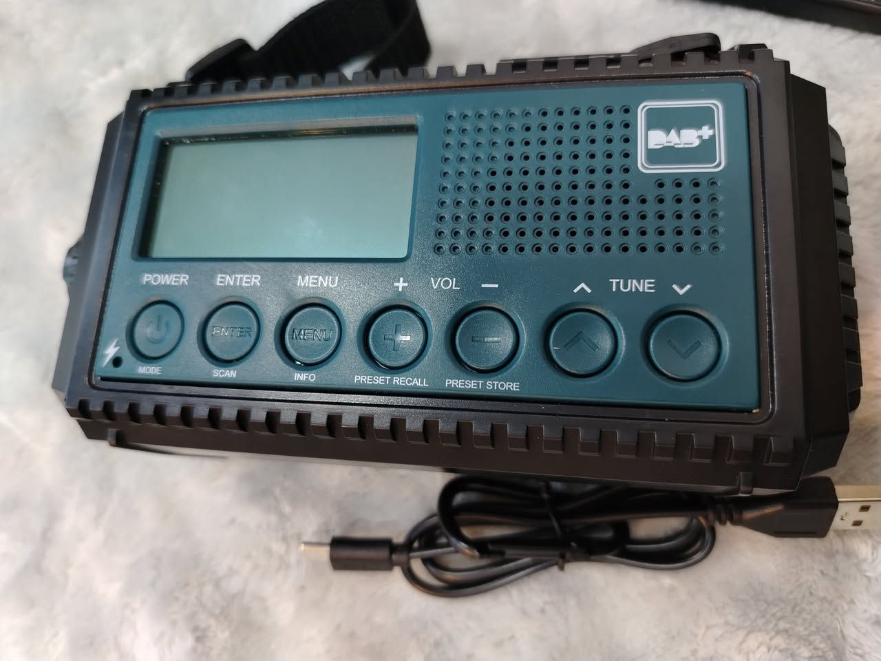 راديو وتفاصيل بصوره موضح✅
موجات FMشاشه دجتل لايت عدد ٢ قوي جدا
منفذ USB يشغل فلاش صوتي 
شحن منفذ شحن تايب سي شحن سريع 
حجم بطاريه ليثيوم ٥٠٠٠ الف ملي أمبير 
يشحن عن طريق طاقه شمسيه
ايضا يشحن هندر ميكانيكي يدوي للشحن
يشتغل باتري حجم صغير عدد ٣
منبه وساعة
إنذار صوتي مع رماش وصوت عالي جدا


**إذا كنت صاحب هذا الإعلان وتريد حذفه لأي سبب، رجاءا أرسل رسالة إلى الدعم الفني**