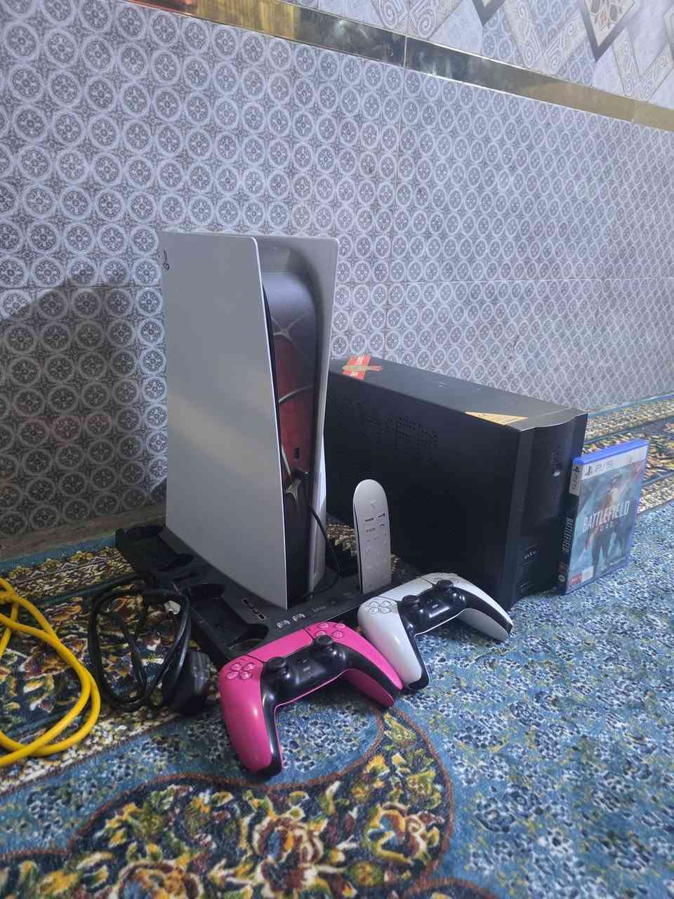 بلي 5 اخر اصدار نضام 13 00
مع لعبة بتل فيلد اون لاين 
ملحقات كاملة 
1 قاعدة بلي فايف ويدات 
2 جوستك عدد 2 
3 يو بي اس اصلي من شركة مكسيما 
4 ذاكرة 825 كيكا 
ملاحضة البلبي بي اشتراك بلس مدة شهر 
يعني جاهز مابي اي نقص 
سعر هاذة العرض كلة 750 الف بي مجال قليل 
*********** مكاني بغداد شعب 
وعندي توصيل وين ما جنت اب 5 الف
