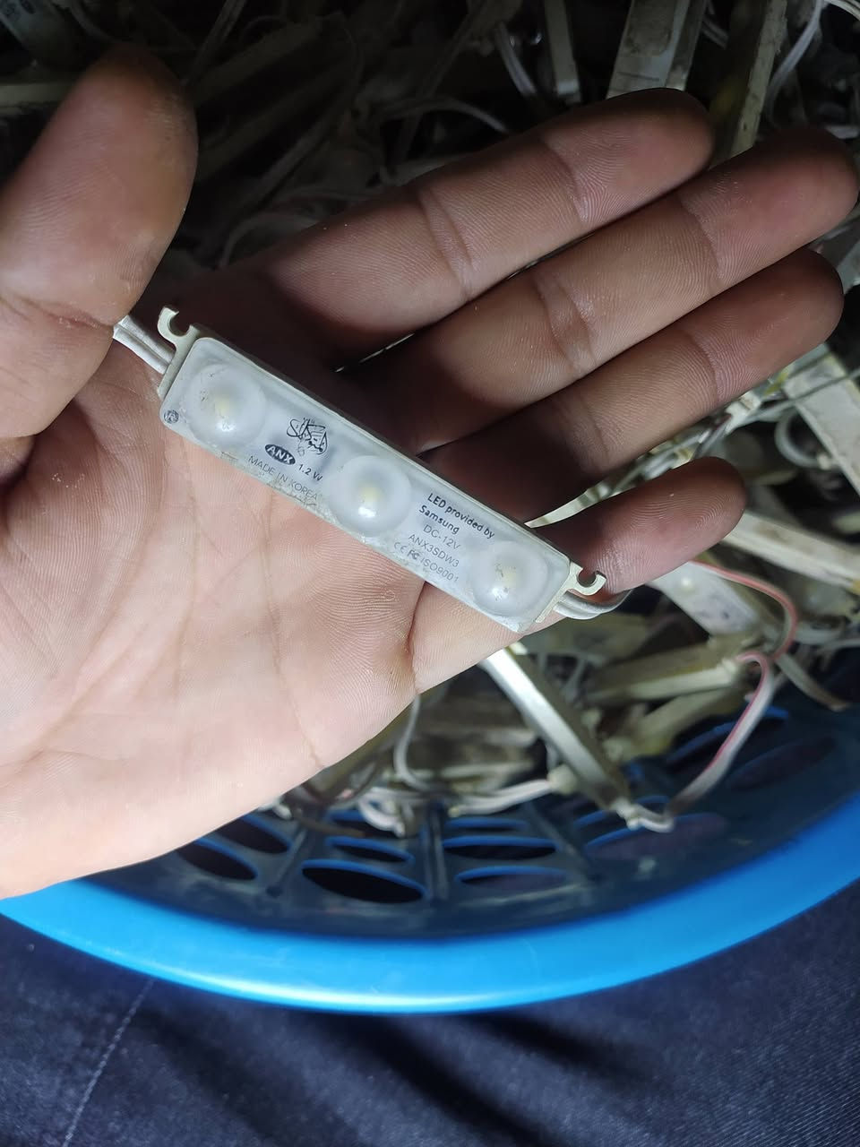 السلام عليكم
كلوبات 12V مستخدم نضيف عل فحص 
ليفيدنه يراسلني


**إذا كنت صاحب هذا الإعلان وتريد حذفه لأي سبب، رجاءا أرسل رسالة إلى الدعم الفني**