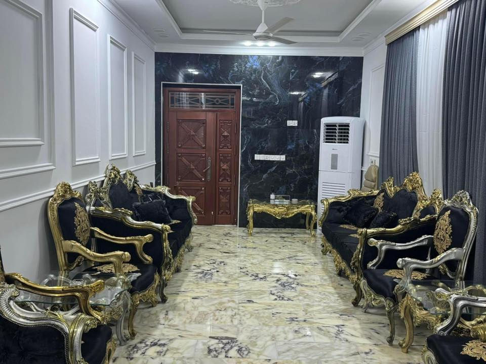 دار سكن للبيع
المساحة 300 متر  طابق واحد 

واجهه 15 ونزال 20   بناء حديث كونكريت 

 

الطابق الاول 

صالة 

3 غرف نوم  

صحيات داخلية وخارجية  

مطبخ حار  و مطبخ بارد 

موزع داخلي 

مضيف  12*4 معزول عن البيت 

الطابق الثاني 

صالة 

مخزن    

كراج يتسع لثلاث سيارات 

الدار في حي الزهراء قرب فلكة نجاح يقع ع متنزه حديقة مسيجة خاصة للدار   

المنطقة كاملة الخدمات   ماء ومجاري وخط اتصالات و تبليط ومقرنص الارصفه  

الاتصال 

***********  ابو حسن
