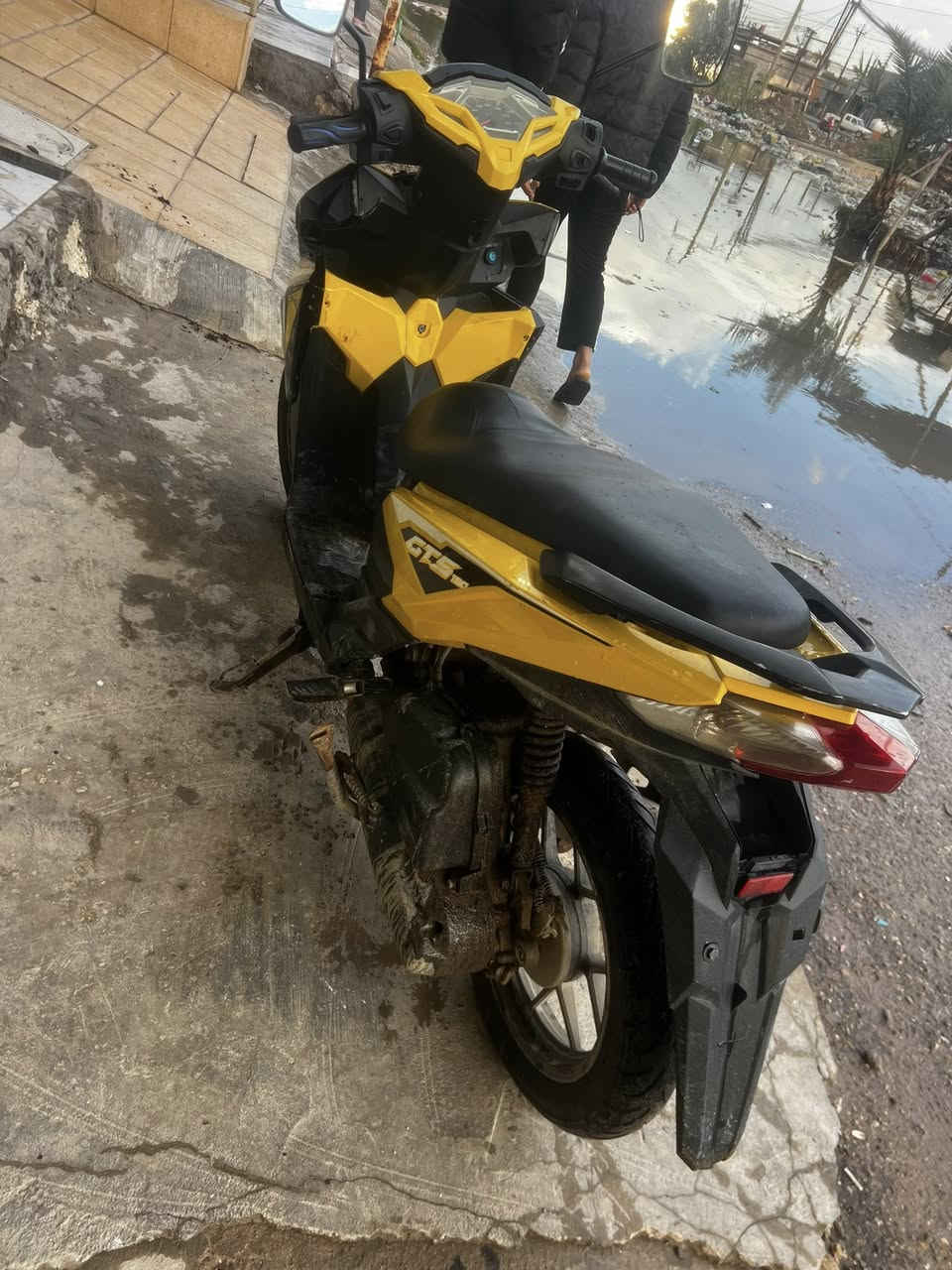 جيتي اس صيني سلف كهربايات كله شغال شلعه ومعدل طيارة مكفولة من كلشي مستعجل على لبيع ب450 بيها مجال بسيط 
***********
مكاني بغداد الانتصار مقابيل بوب شام
