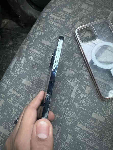 ايفون 12 برو ماكس لون ازرك ذاكره 256 الجهاز بلادي ما مفتوح ابد ولا داخل صيانه وين متريد تفحص افحص الجهاز ع ايدي باكيته ويا
لازك عليه Ppf حمايه للضهر 
الجهاز كلش نضيف السعر 525 الف
وبي مجال
 
الرقم *********** مكان بغداد الدوره
